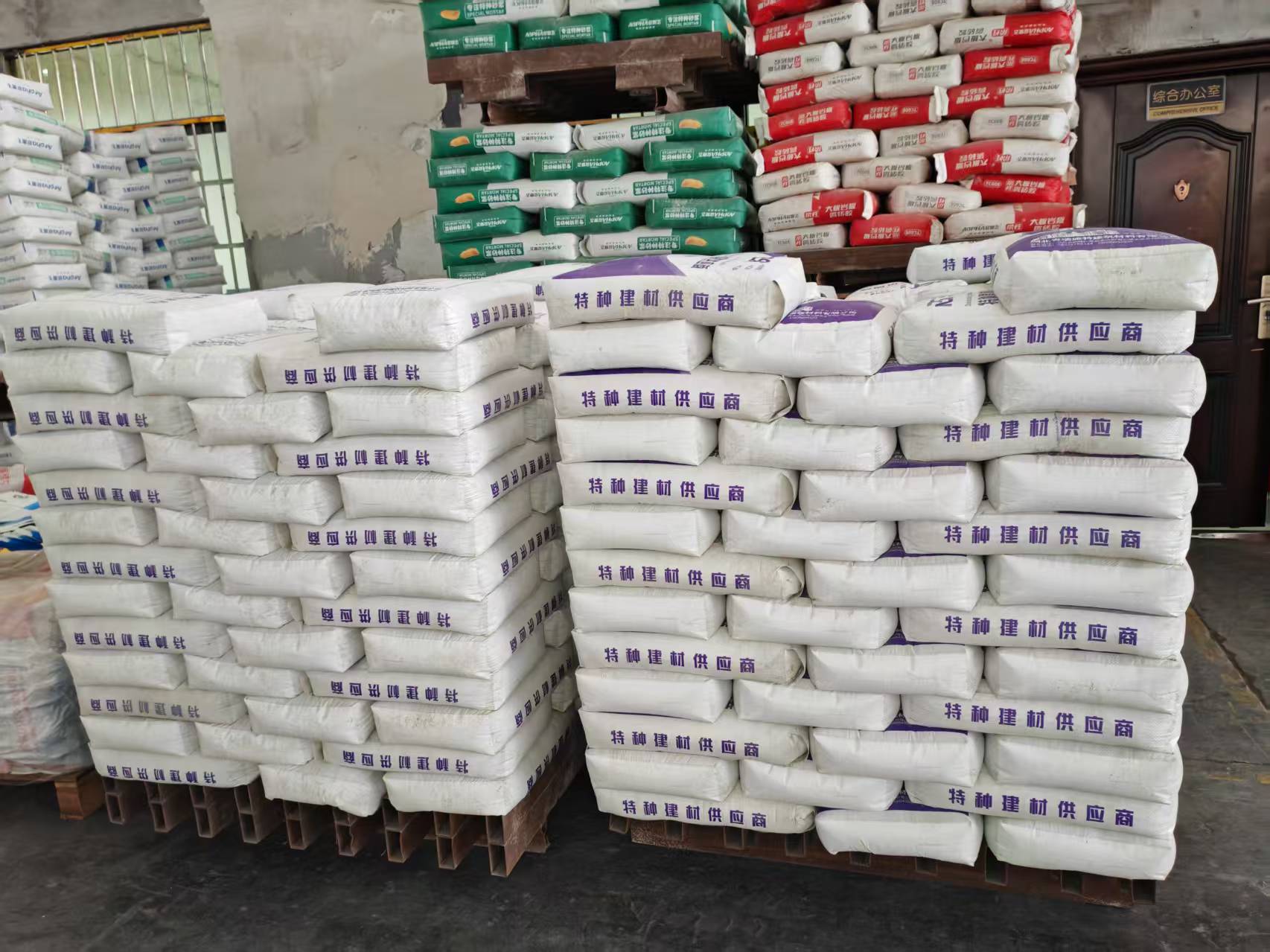 定城镇拱顶带模注浆料